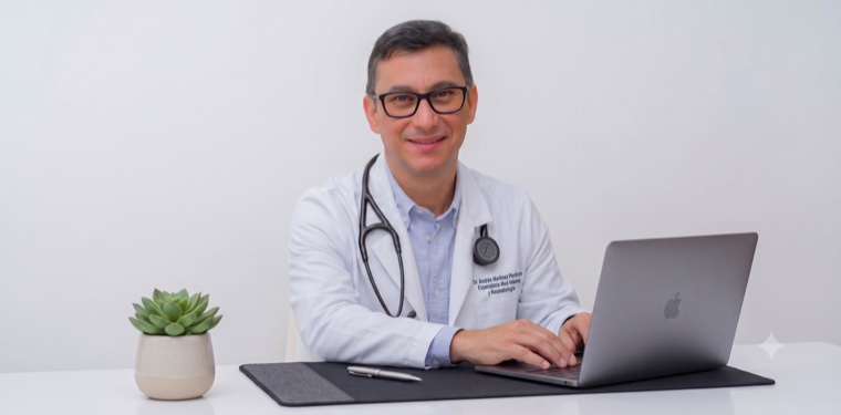 Dr. Andrés Martínez