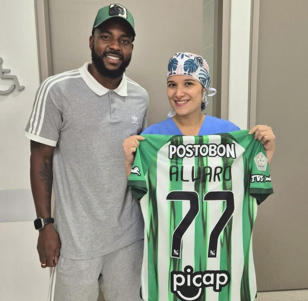 Dr. Diana Reyes with an Atlético Nacional player